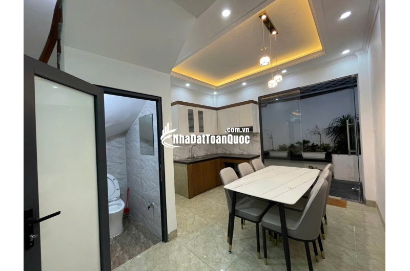 Bán nhà Nguyễn Văn Cừ, Long Biên 50m² x 5 tầng, phân lô, ô tô ở ngay. Dưới 10.9 tỷ